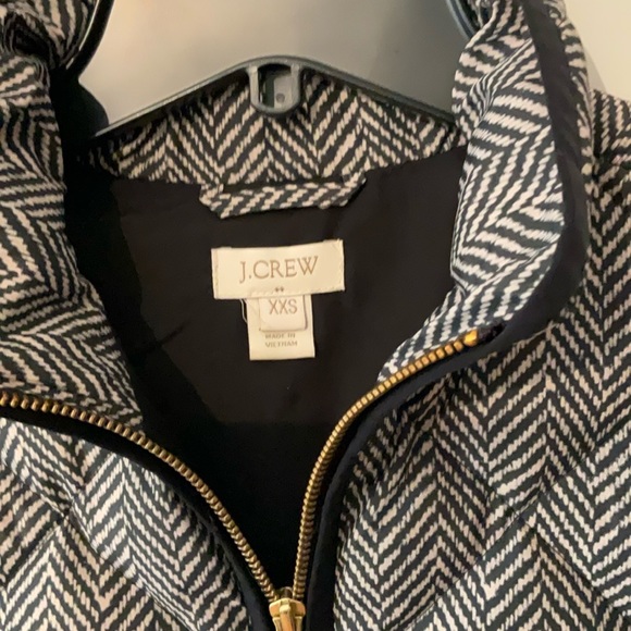 J CREW PUFFER VEST - Picture 3 of 8